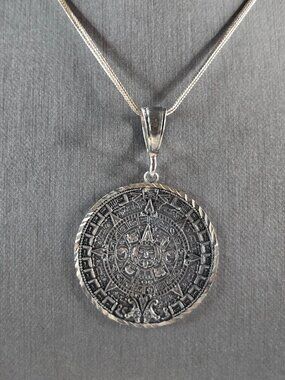 Vintage Sterling Silver Mayan Aztec Calendar Pendant Necklace 16.5g #E6105